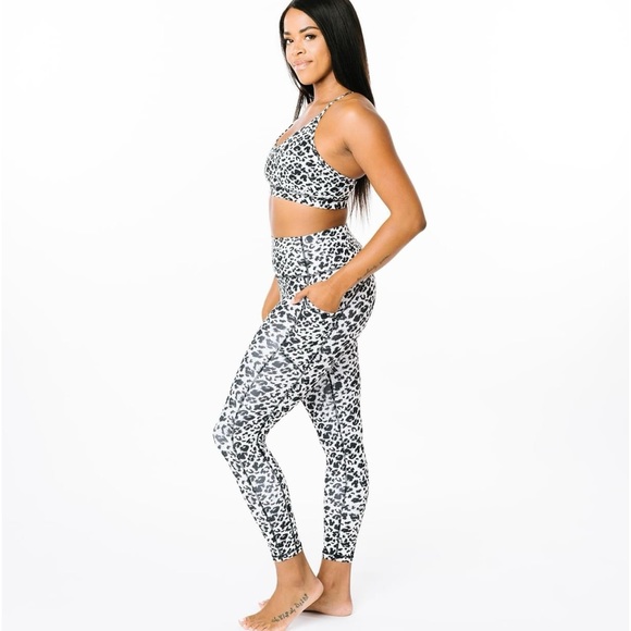 Snow Leopard Pocket Brilliant Hi-Rise 7/8 24” 8-10 ZYIA NWT - Picture 4 of 14